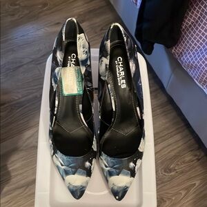 Charles by Charles David Black, Blue and White Floral Women's Shoes. 4” heel